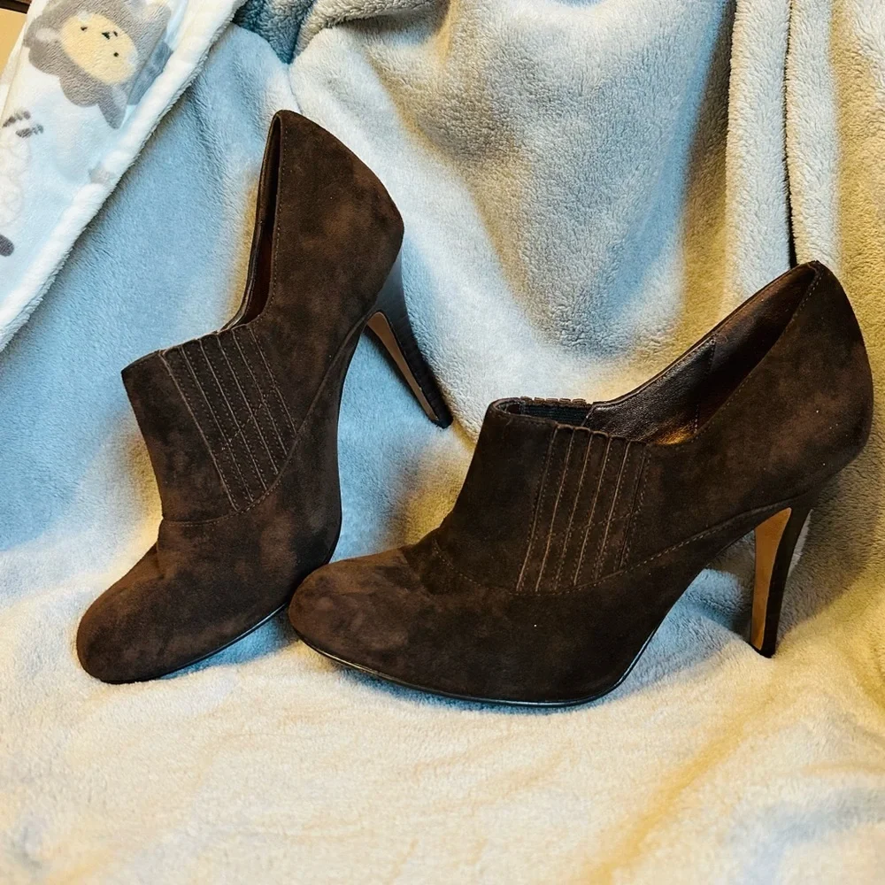 Cole Hahn Nike Air Brown Suede pumps 6.5 EUC